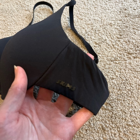 Skims Wireless Form Push Up Plunge Bra Size 34A Black - Picture 3 of 5